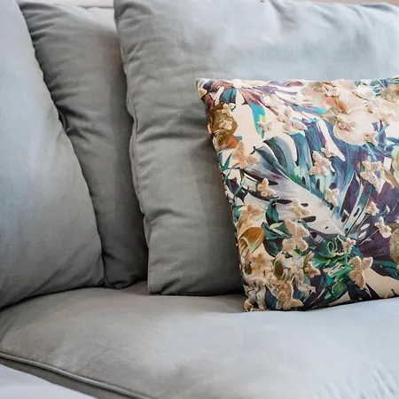 Living | 1br Flat With Ac