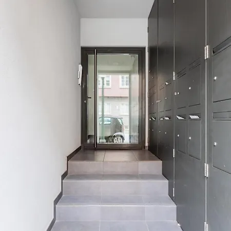 Living | 1br Flat With Ac