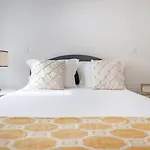 Living | 1br Flat With Ac 아파트 *