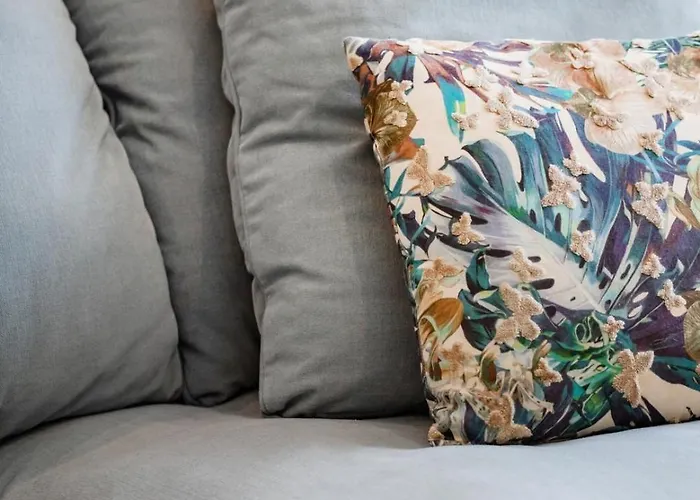 Living | 1br Flat With Ac