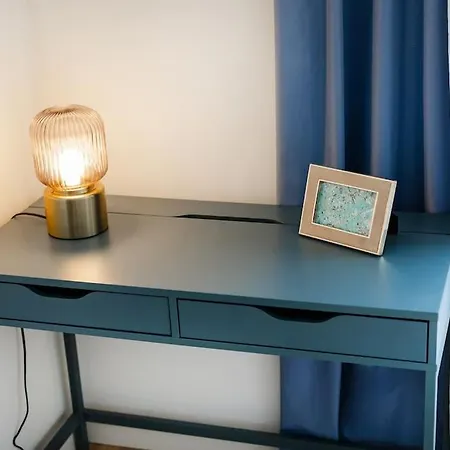 Living | 1br Flat With Ac דירה פורטו