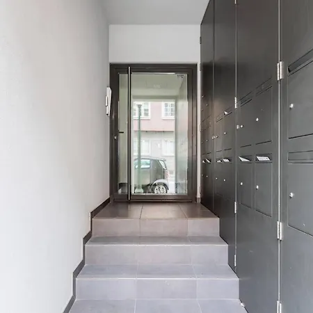 Living | 1br Flat With Ac Appartement *