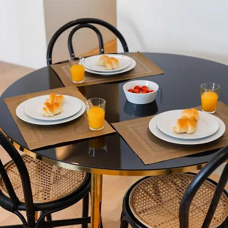 Living | 1br Flat With Ac Appartement *