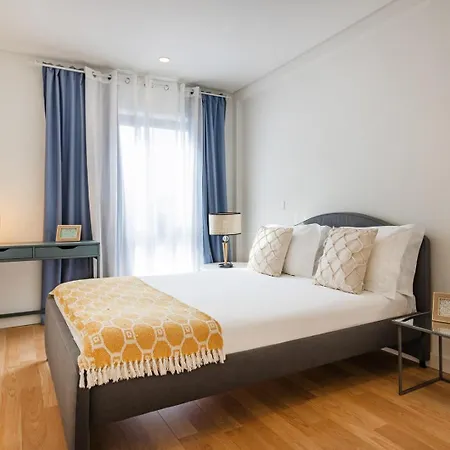 Living | 1br Flat With Ac * Oporto