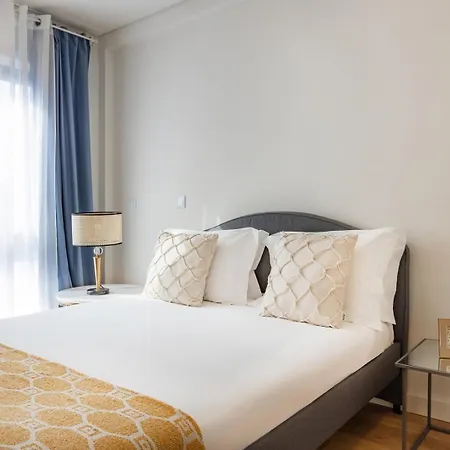 Living | 1br Flat With Ac