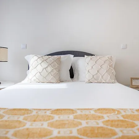 Living | 1br Flat With Ac Appartement *