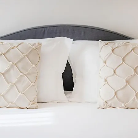 Living | 1br Flat With Ac *