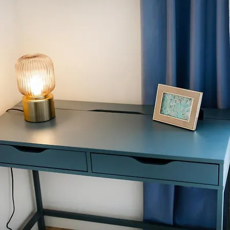 Living | 1br Flat With Ac Appartement *