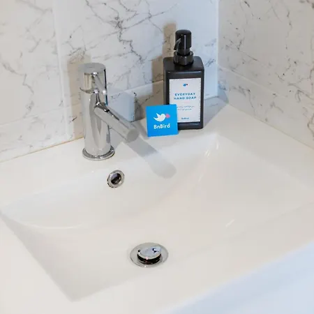 Lejlighed Living | 1br Flat With Ac