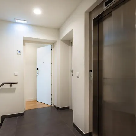 Living | 1br Flat With Ac