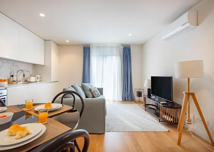 Living | 1br Flat With Ac * Oporto