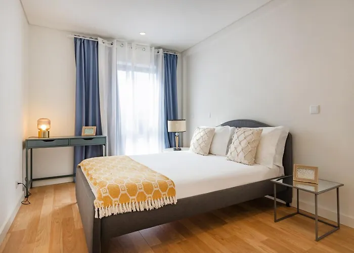 Living | 1br Flat With Ac * Oporto