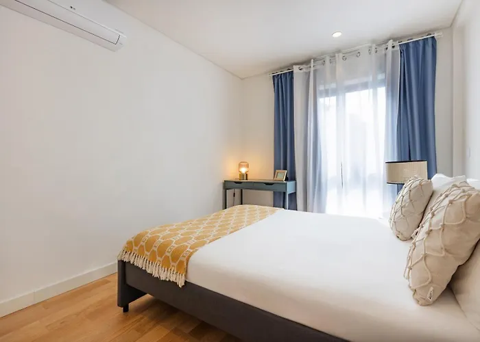 Living | 1br Flat With Ac Daire Porto