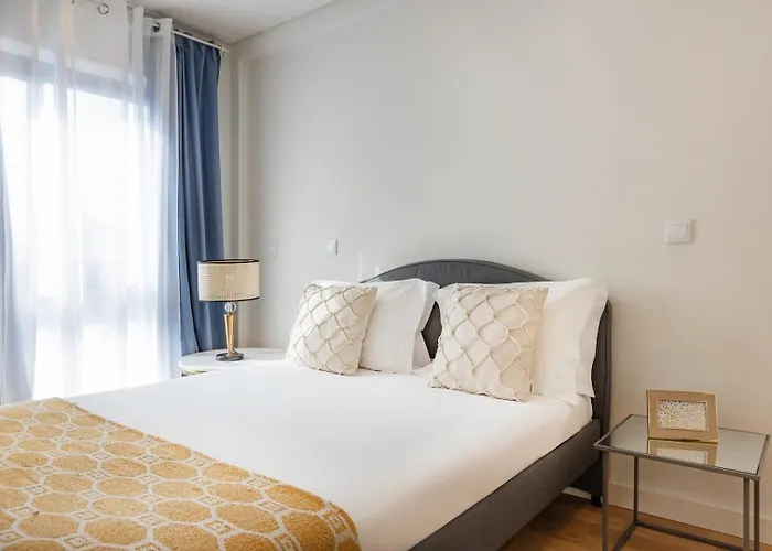 Living | 1br Flat With Ac