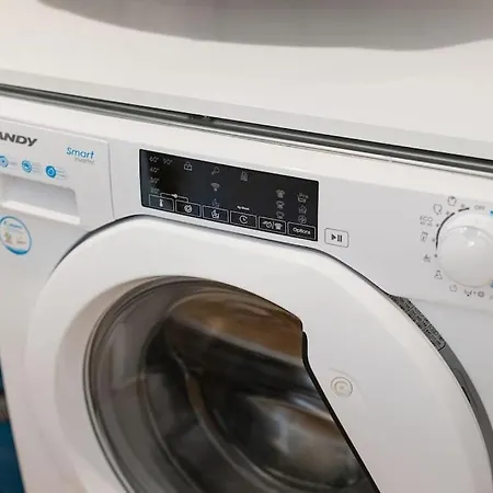 Living | 1br Flat With Ac アパート ポルト