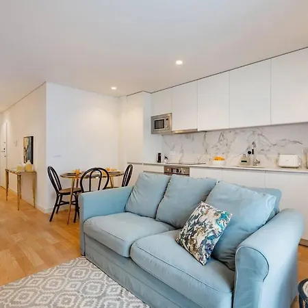 Living | 1br Flat With Ac ポルト