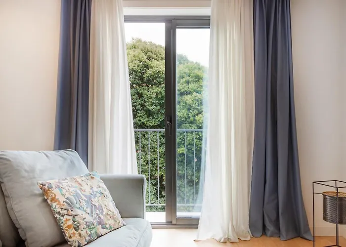 Living | 1br Flat With Ac Lägenhet Oporto