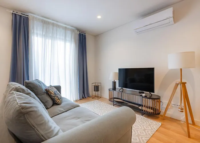 Living | 1br Flat With Ac Lägenhet