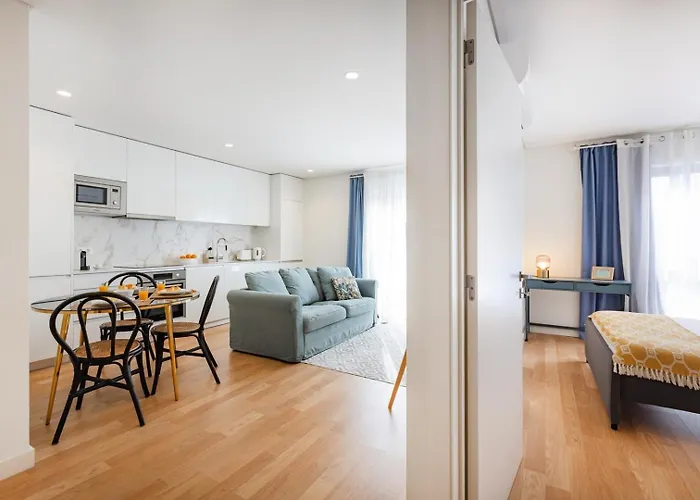 Living | 1br Flat With Ac