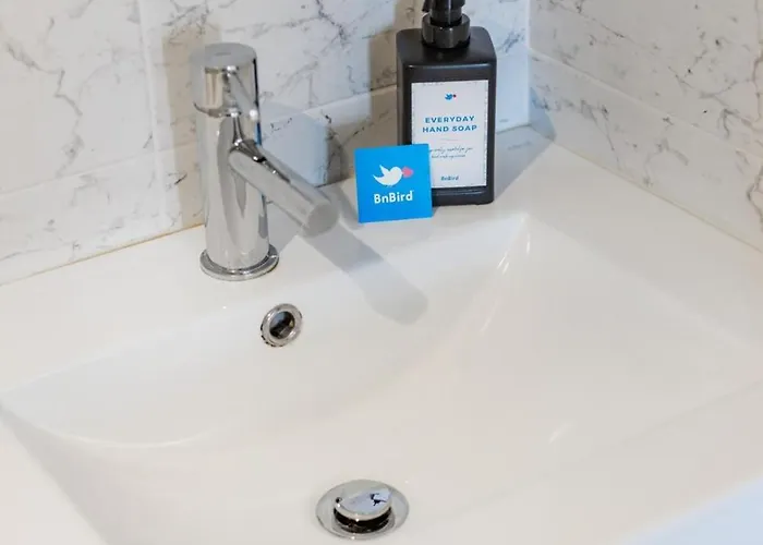 Lägenhet Living | 1br Flat With Ac