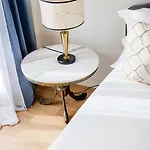 Living | 1br Flat With Ac شقة