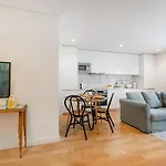 Living | 1br Flat With Ac بورتو