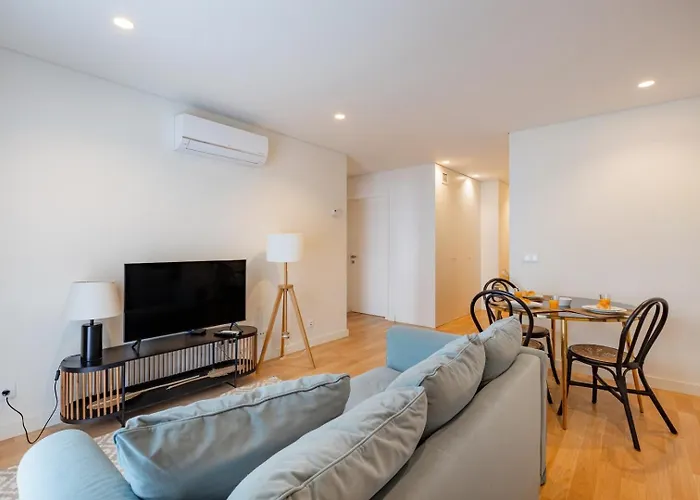 Living | 1br Flat With Ac * ポルト