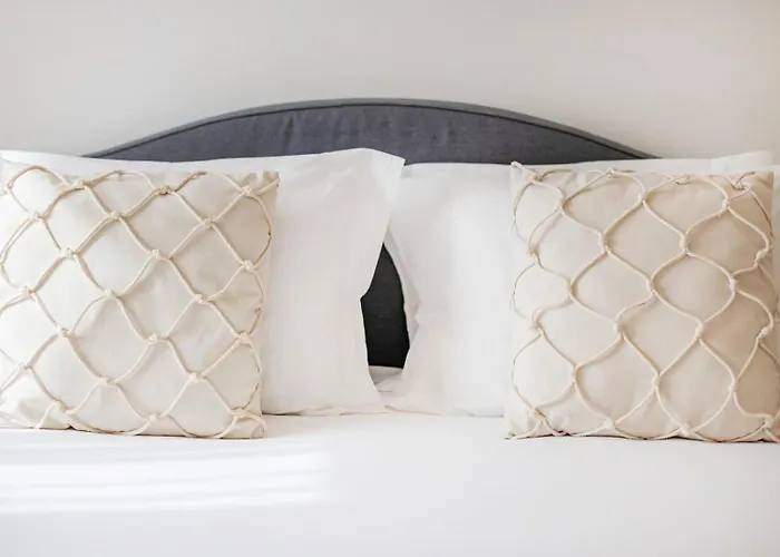 Living | 1br Flat With Ac *