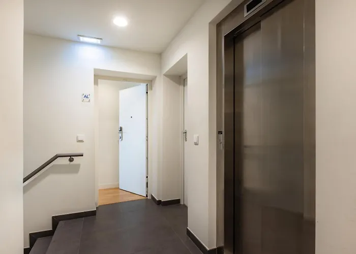 Living | 1br Flat With Ac